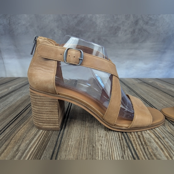 Lucky Brand Size 9.5 Heels/Sandal Like New - Picture 5 of 14